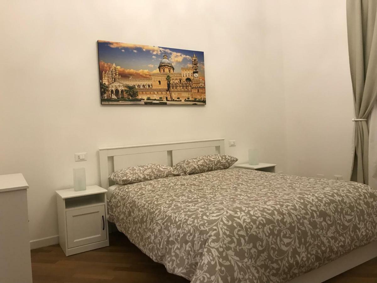 La Dimora Dell'Artista Apartment Palermo Bagian luar foto